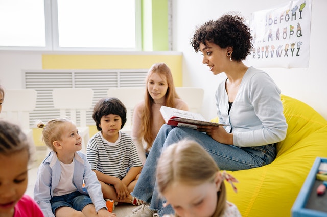 4 Ideas to Inspire Your Kids to Read in the Digital Age